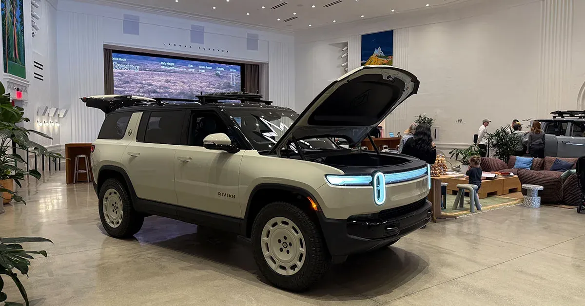 Rivian R1S California Dune