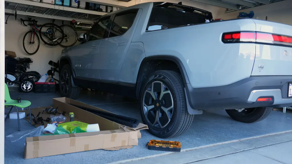 Rivian R1T with EVBase running boards