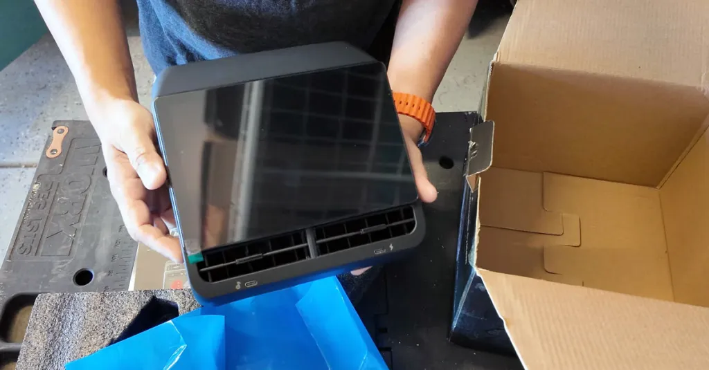 Unboxing R89 screen