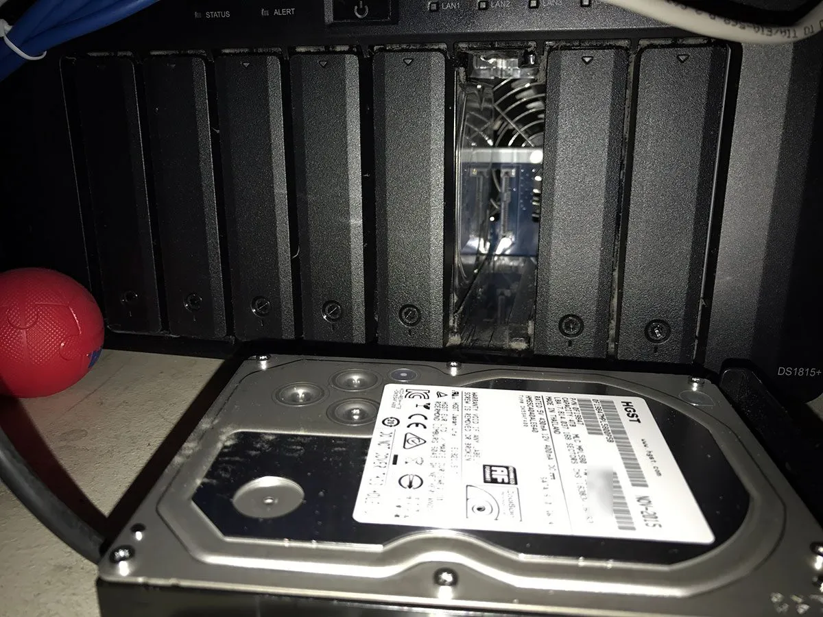 Synology DS1815+ bays
