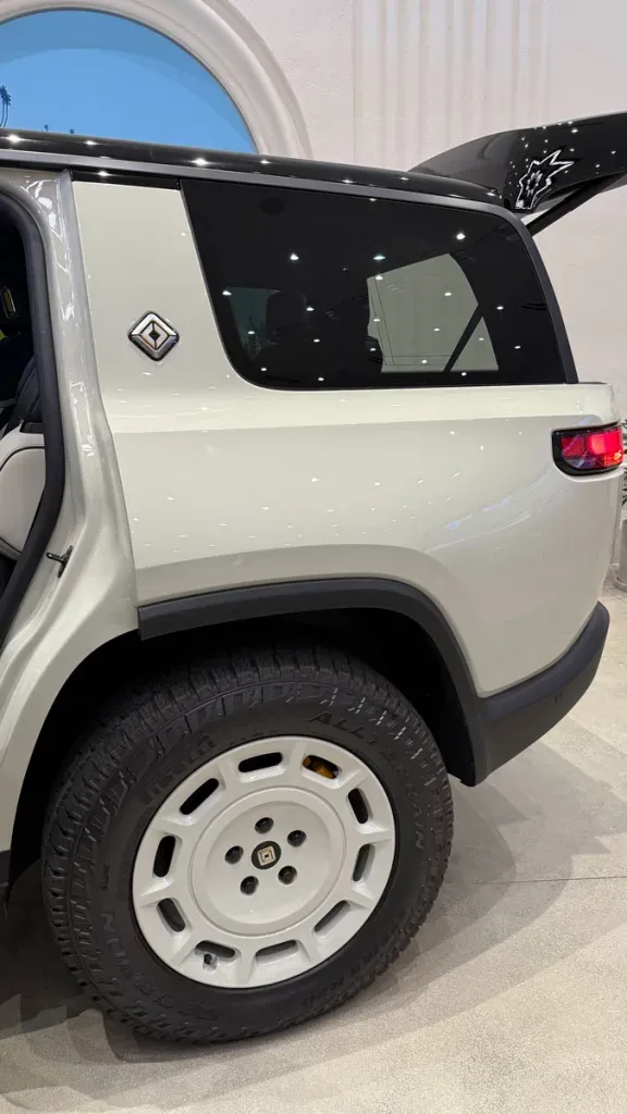 Rivian R1S California Dune