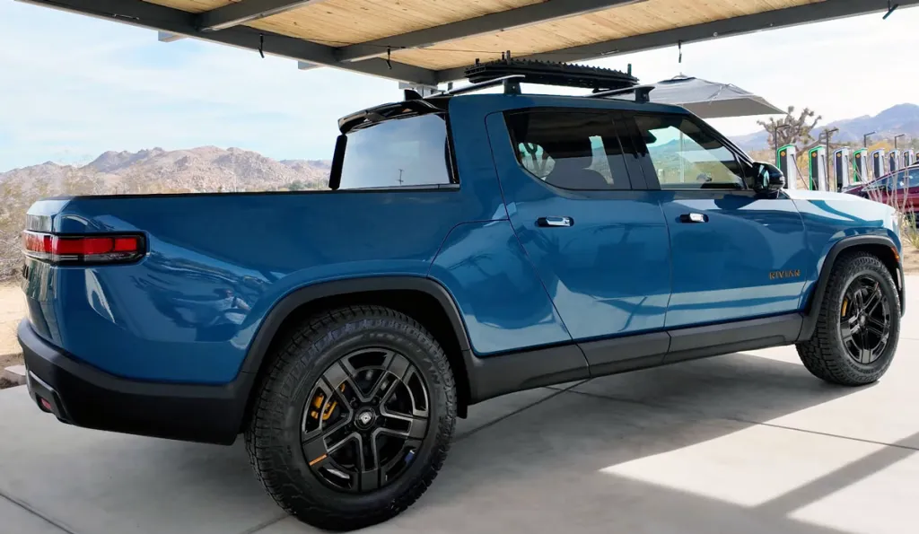 Gen 2 R1T tri-motor at Joshua Tree