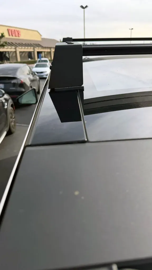 Roof rack for Cybertruck overlaps glass roof