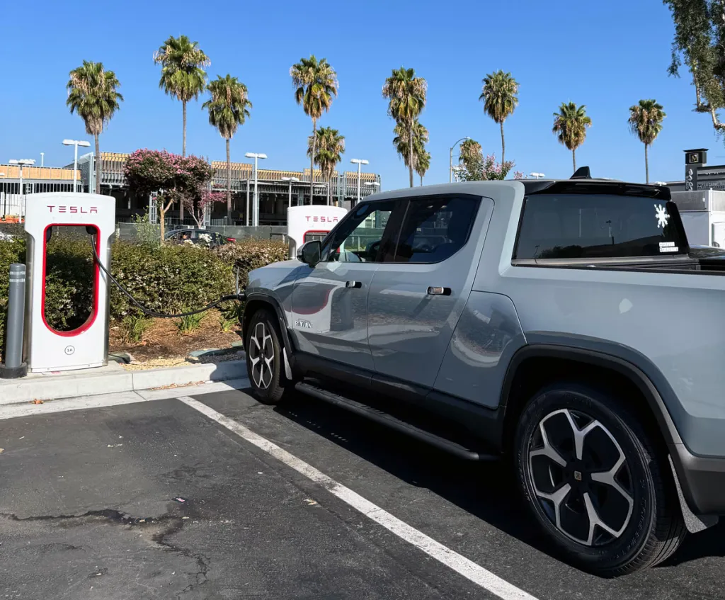 Rivian R1T with EVBase running boards