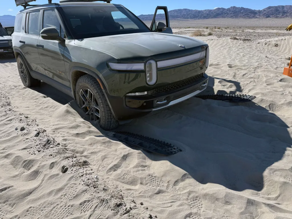 Rivian R1S in soft sand stuck