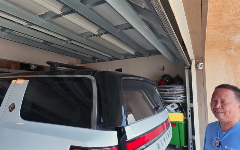2025 Rivian R1S