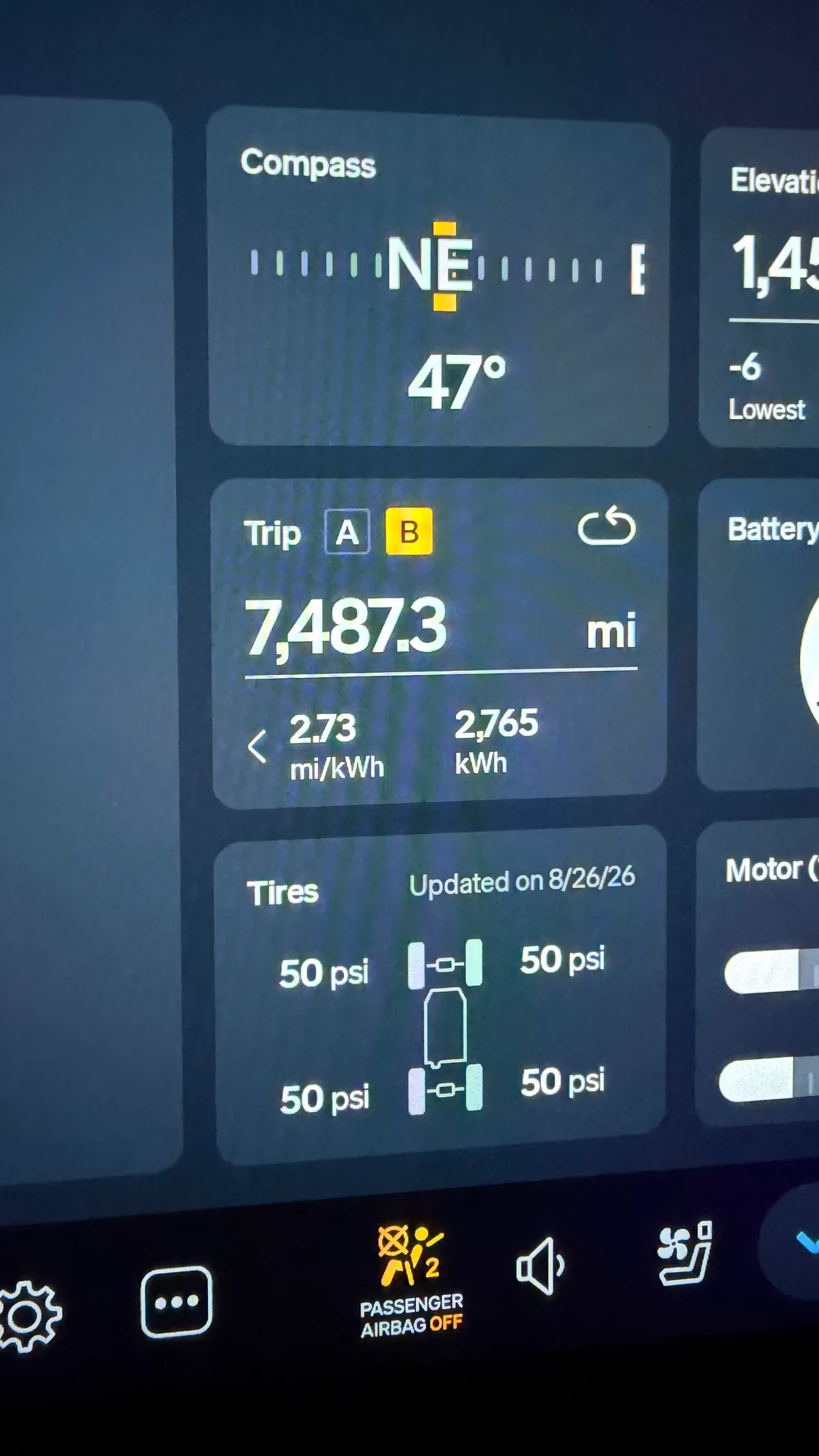 Rivian R1S display with Trip B frozen at 7,487.3 miles and 2.73 mi/kWh