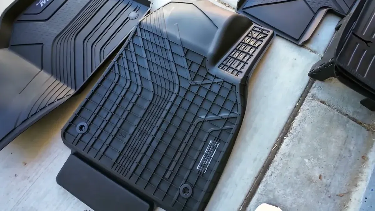 Close-up of the 3W floor mat anti-slip spike texture on the underside