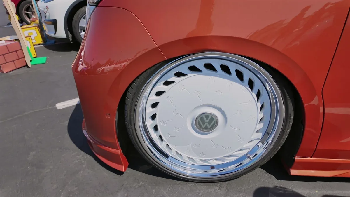 Close-up of the custom white disc wheel with chrome lip on the VW ID. Buzz